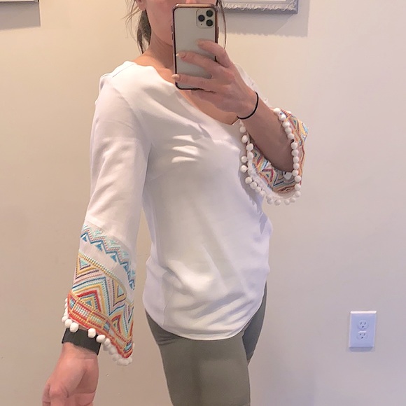 DREW V-Neck Embroidered Bell Sleeve Top NWOT Small - Picture 2 of 12